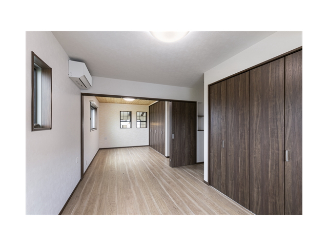 間仕切りのある洋室2部屋